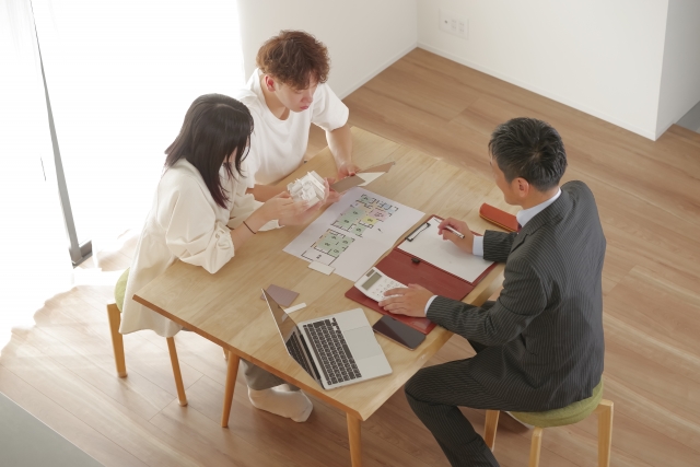 輸入住宅の平屋で後悔しないために｜千葉の工務店選びのポイント アイキャッチ